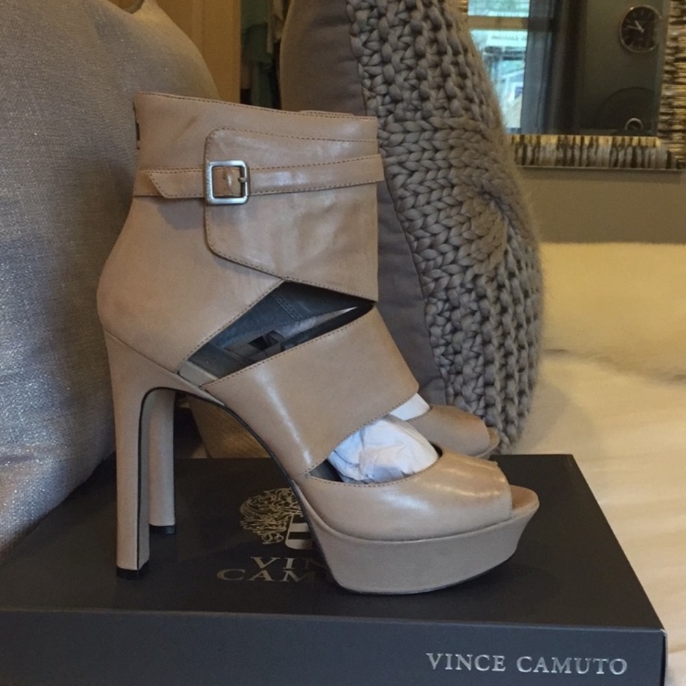 Lovely NWB Vince Camuto Baron Heel ❤️